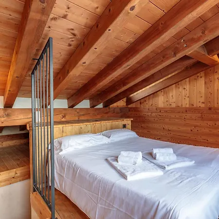 Mansarda Ruitor In Centro Storico Apartmán Aosta